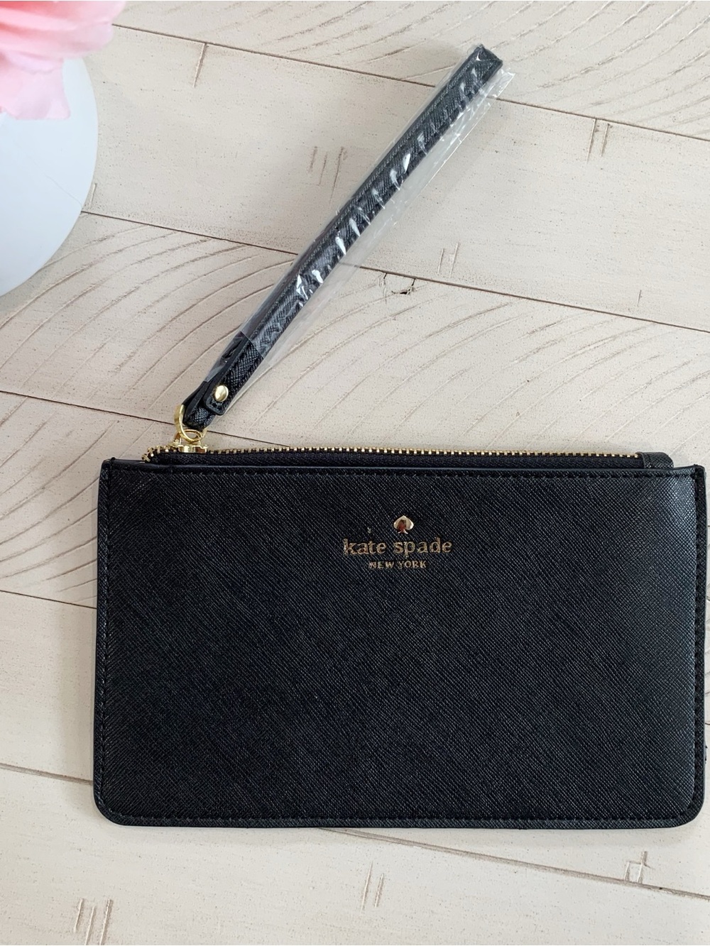 kate spade black and gold zip wristlet